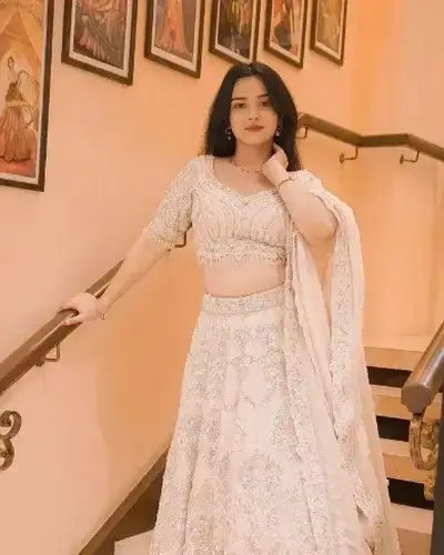 Escort Service In Maunath Bhanjan